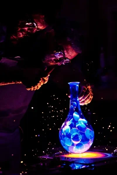 免费成人视频 - 玻璃心（电影）封面海报